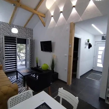 Holiday home Merlin House *