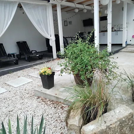 Merlin House Дом отдыха