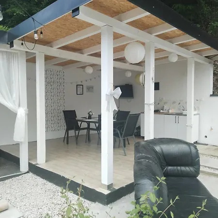 Merlin House Дом отдыха