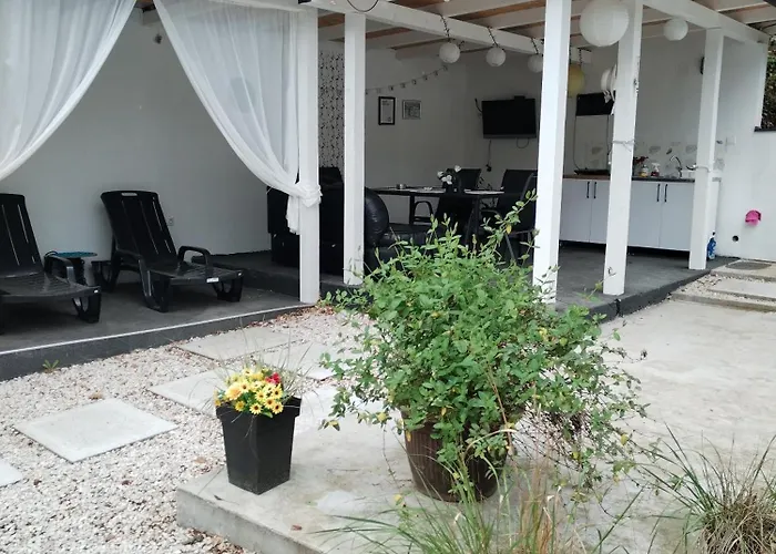 Kuca Za Odmor Merlin House *